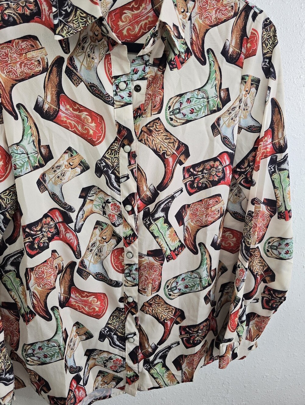 Fashion Express NWT Boot Scootin’ Boujee Blouse Western Cowboy Boot Print Top - Picture 9 of 15